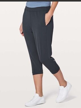 Lululemon Rejuvena Cropped Leggings Women’s size 6 in Gray Nulu material